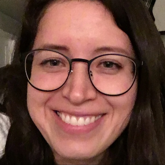 Meet your Posher, Carina - Picture 1 of 2